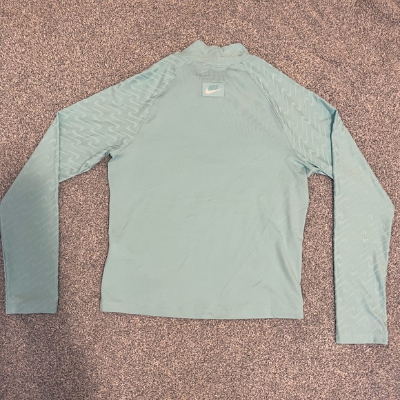 Thin blue Nike, long sleeve - Picture 4 of 4